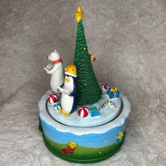 Russ Christmas 2019 Snowman,Polar Bear,and Penguin Music Box Plays Jingle Bells - Picture 3 of 7